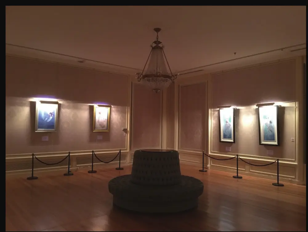 ハウステンボス美術館「光と音のアール・グラージュ展」